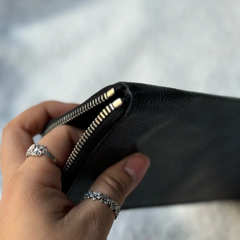 Authentic Black Damier Louis Vuitton Zippy Wallet